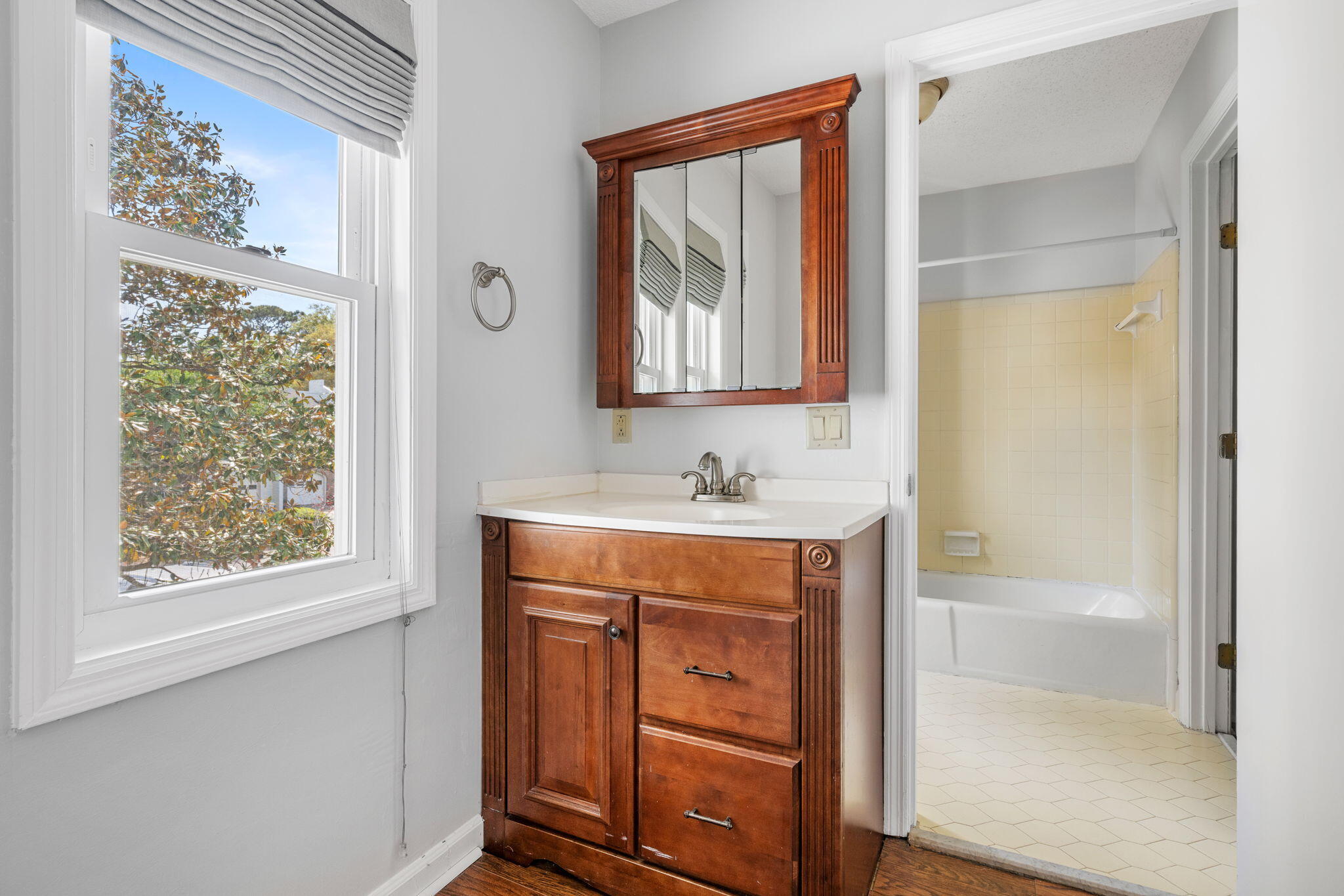 32 Meander Row, Unit 8 Charleston, SC 29412 - Photo 19 of 33 Upstairs Jack and Jill bathroom