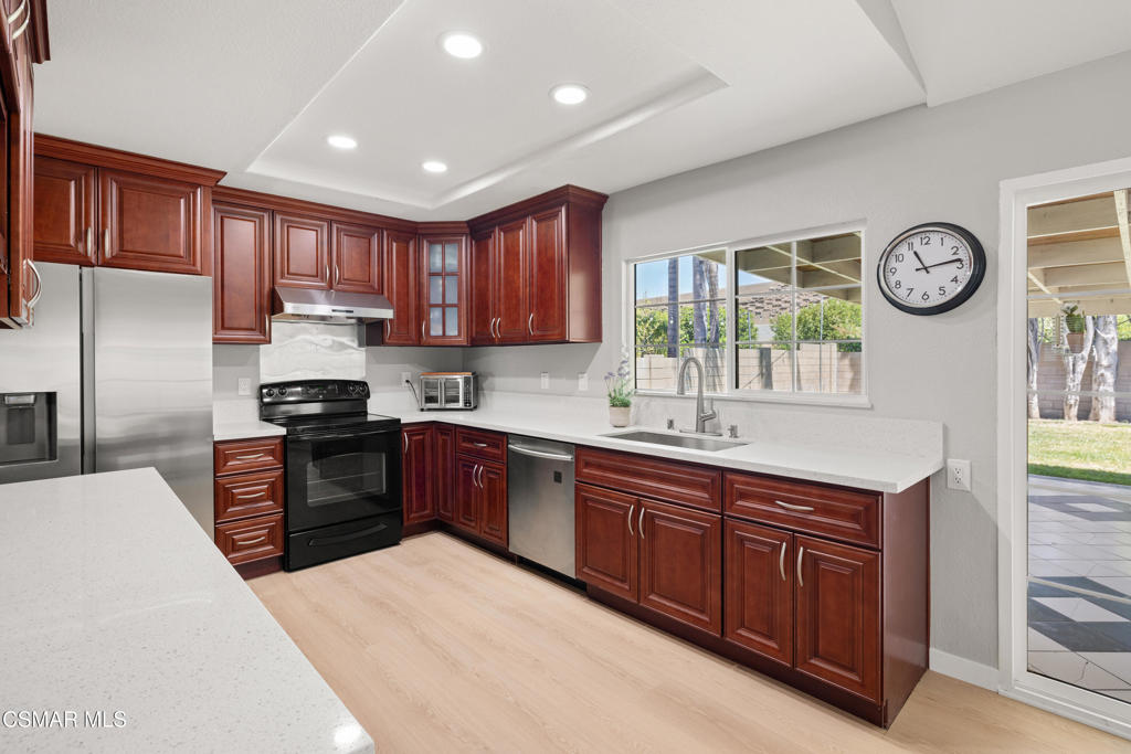 5951 Serena Street Simi Valley, CA 93063 - Photo 12 of 28