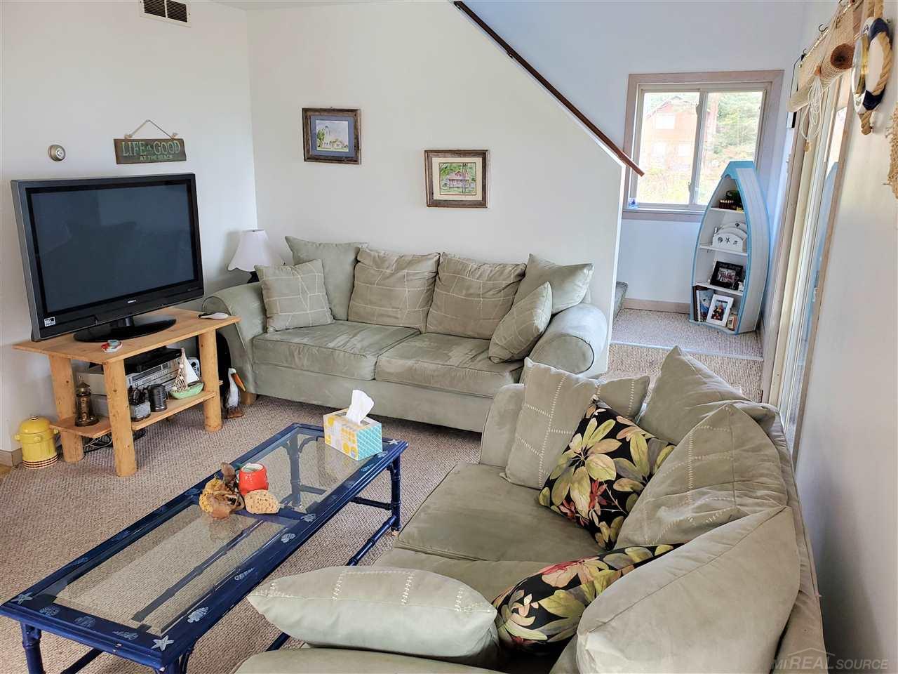 4995 South Lake Shore Road Harbor Beach, MI 48441 - Photo 6 of 27 50060179-5.JPG