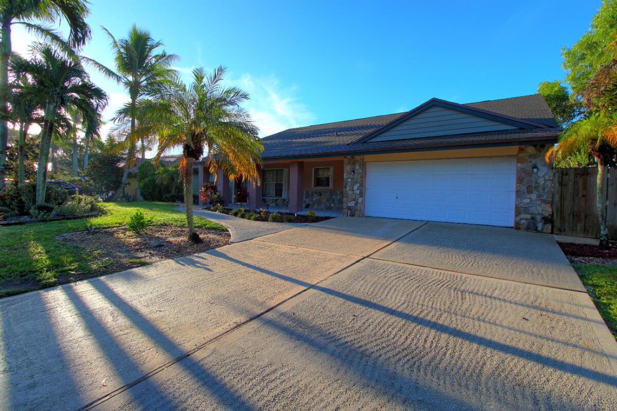 10690 Barn Road Lake Worth, FL 33449 - Photo 4 of 39 IMG_0231_2_3