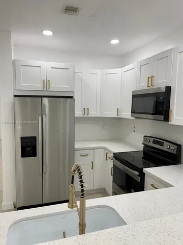 $2,000 | 1651 Southeast 28th Court, Unit 105, Homestead, FL 33035