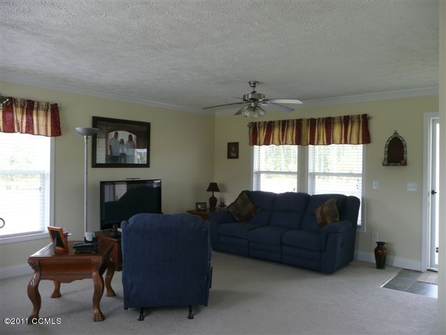 579 Crow Hill Road Beaufort, NC 28516 - Photo 2 of 8 Great Room