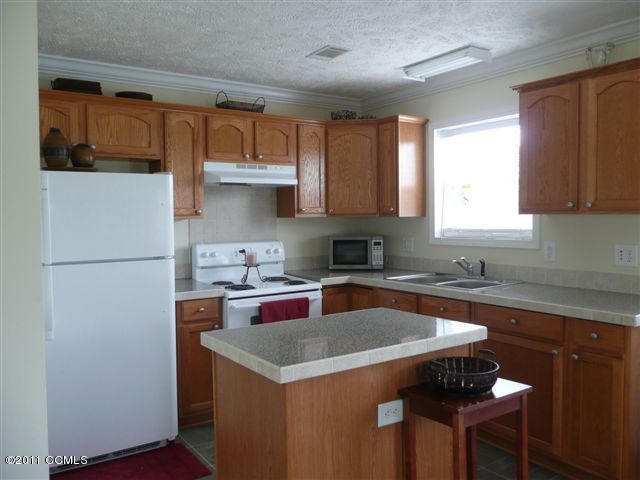 579 Crow Hill Road Beaufort, NC 28516 - Photo 4 of 8 Kitchen