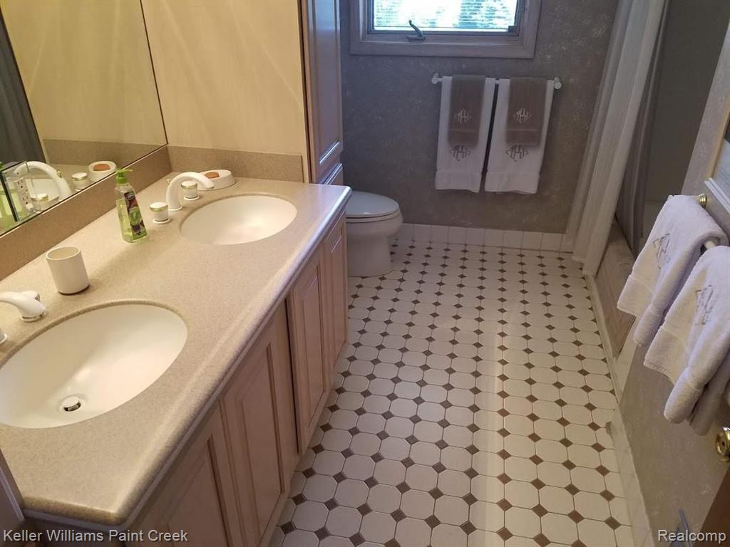 2210 Kingsford Road Rochester Hills, MI 48309 - Photo 33 of 34