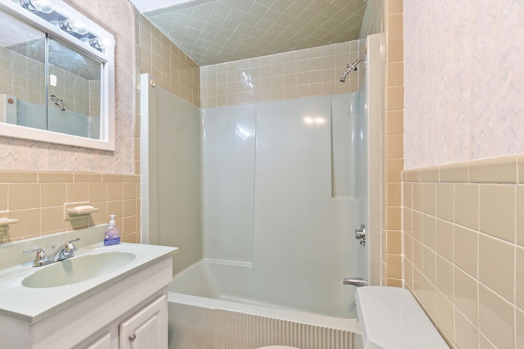 69 Byam Road Chelmsford, MA 01824 - Photo 12 of 26