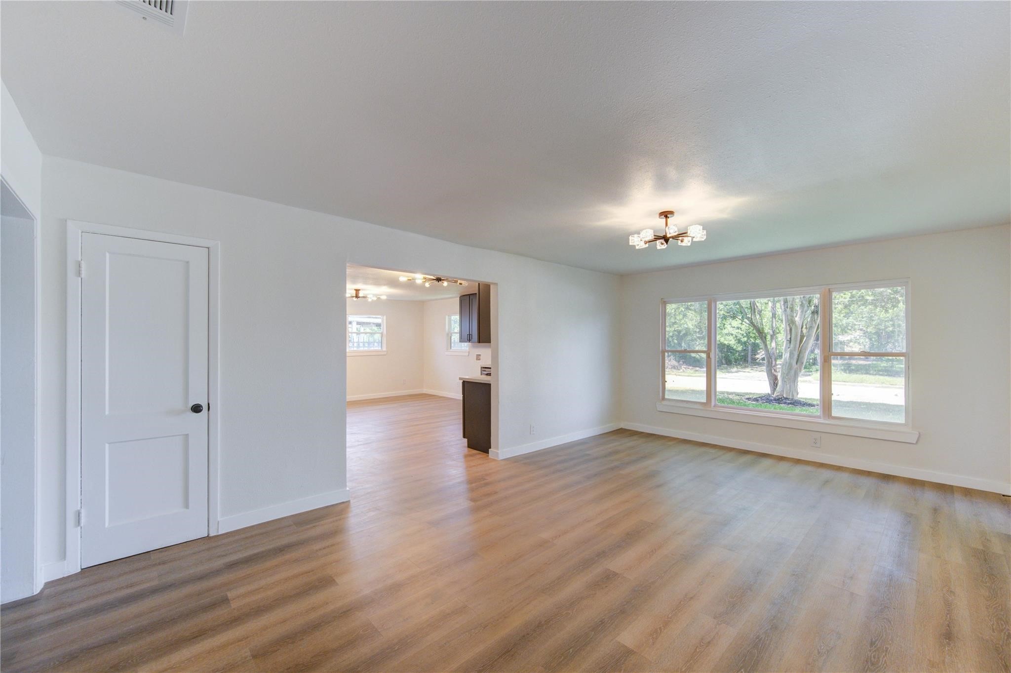 4914 Pershing Street Houston, TX 77033 - Photo 10 of 34