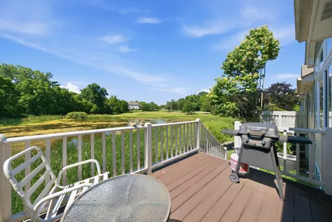 $320,000 | 2804 North Southern Hills Drive, Wadsworth, IL 60083