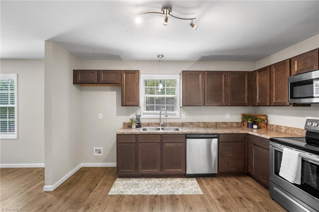 866 Falling Creek Court Rural Hall, NC 27045 - Photo 6 of 25 Gallery Image 6