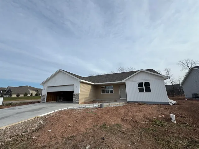 $422,500 | N9292 Constellation Drive, Appleton, WI 54915