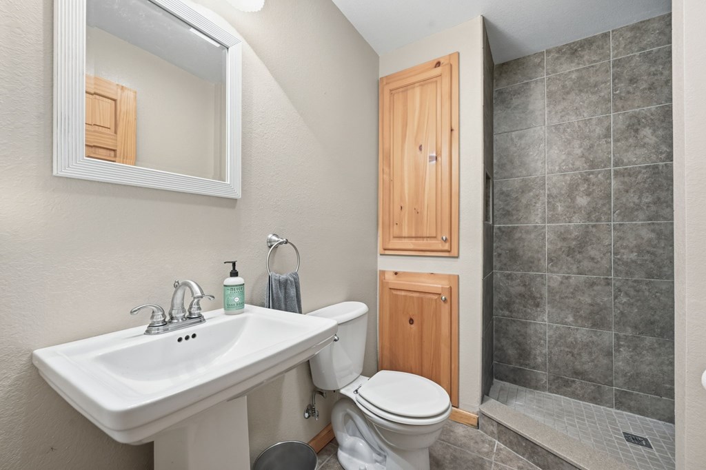 267 Vista Hills Road Murphy, NC 28906 - Photo 31 of 36 Bathroom 3