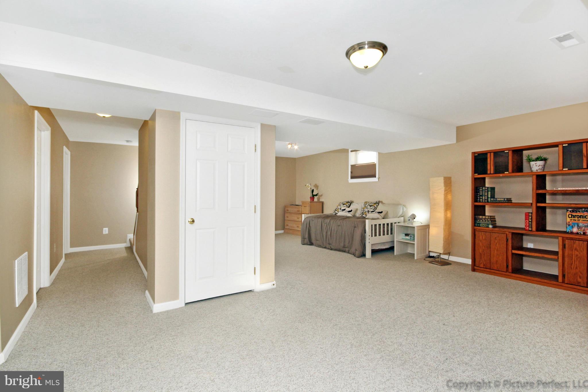 9014 Bealls Farm Road Frederick, MD 21704 - Photo 19 of 30 a view of a livingroom with furniture and white cabinets