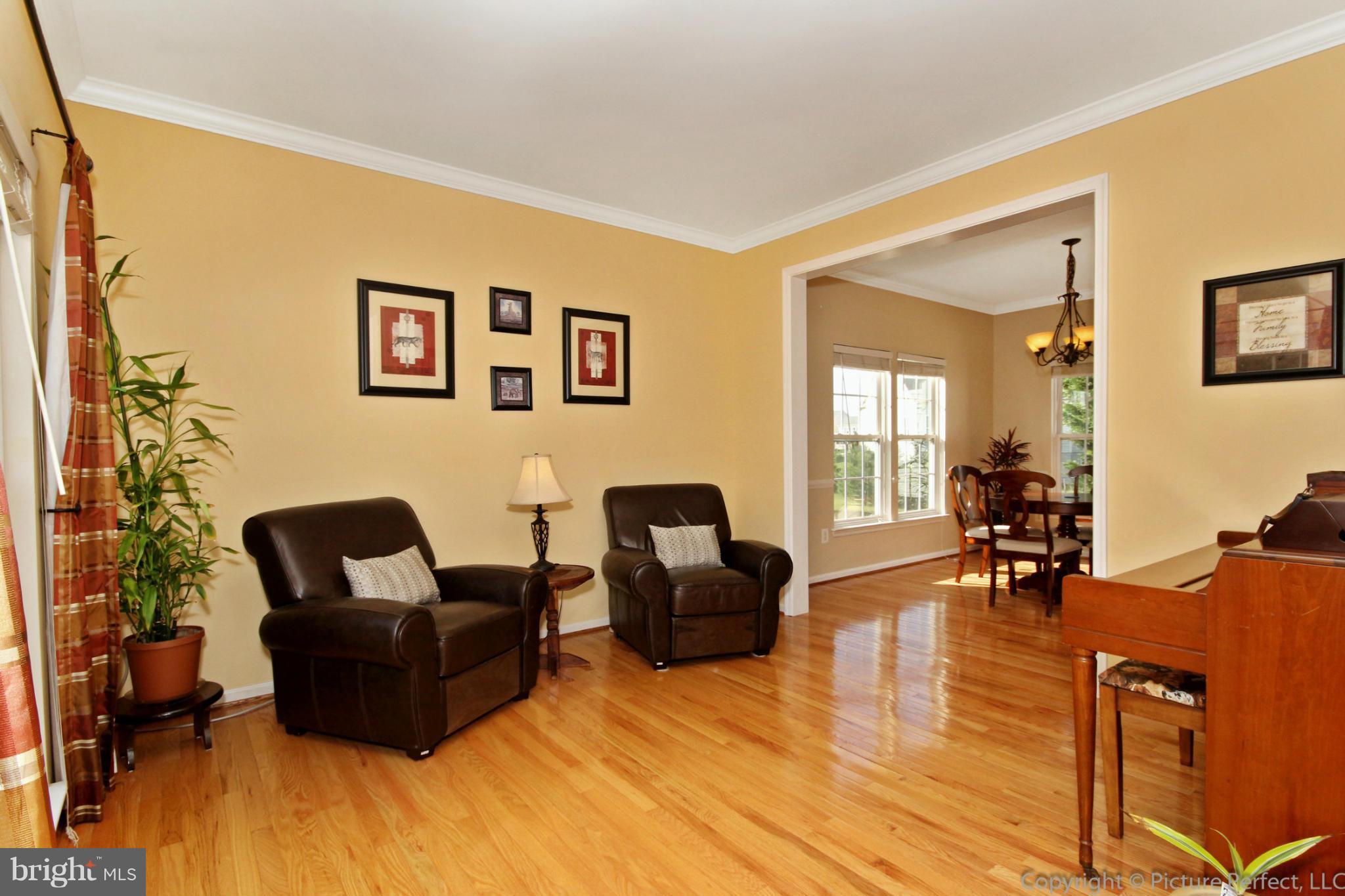 9014 Bealls Farm Road Frederick, MD 21704 - Photo 5 of 30 a living room with furniture and wooden floor
