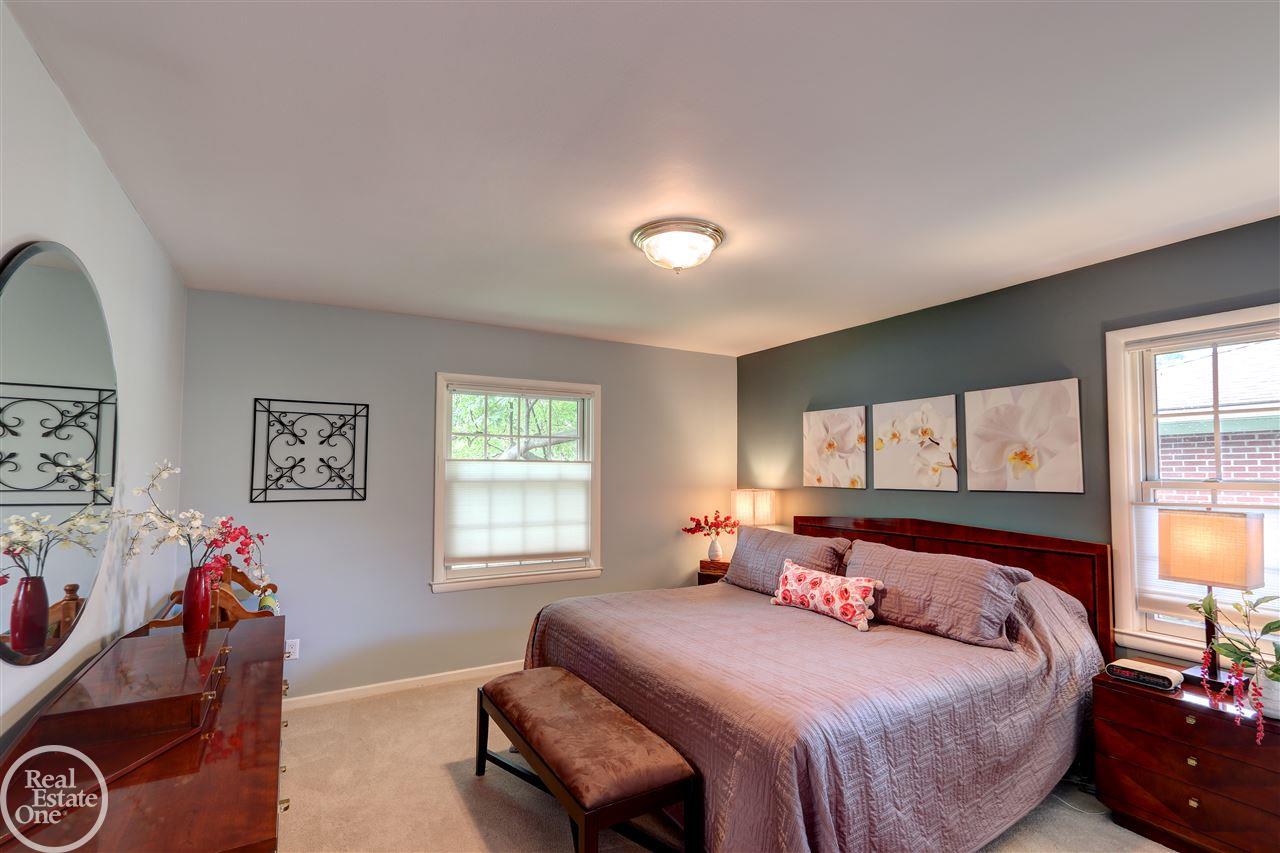 1160 South Renaud Road Grosse Pointe Woods, MI 48236 - Photo 9 of 48