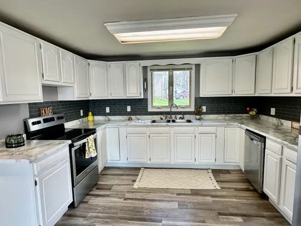 $474,000 | 195 Lane 272 Angola In 46703, Angola, IN 46703