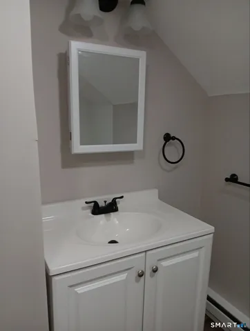 $1,300 | 282 Ward Street, Unit 3, Wallingford, CT 06492