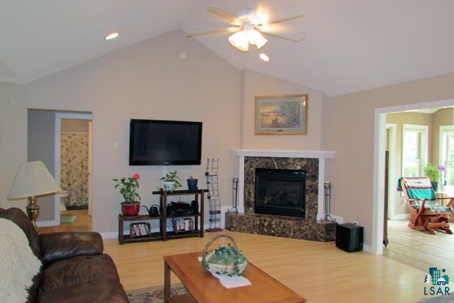 5481 Fawntrail Road Duluth, MN 55811 - Photo 15 of 22 Living Room