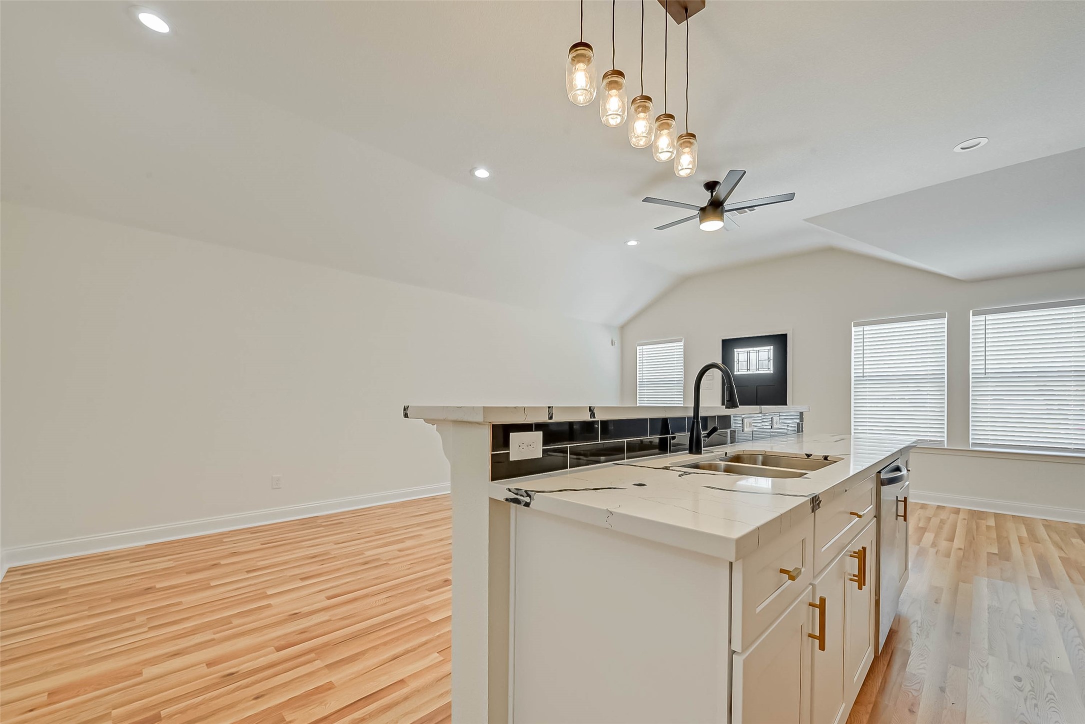 7339 Krueger Road, Unit A Houston, TX 77033 - Photo 17 of 46