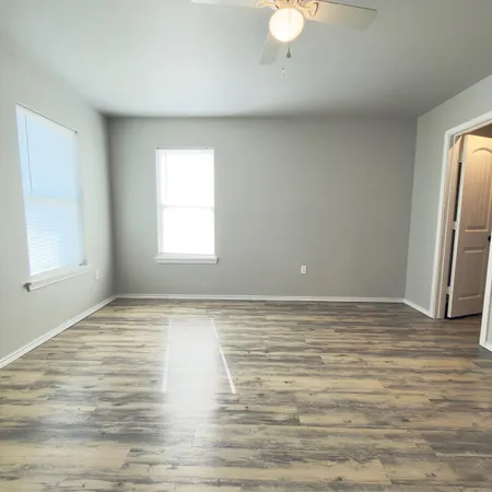 a view of empty room with window