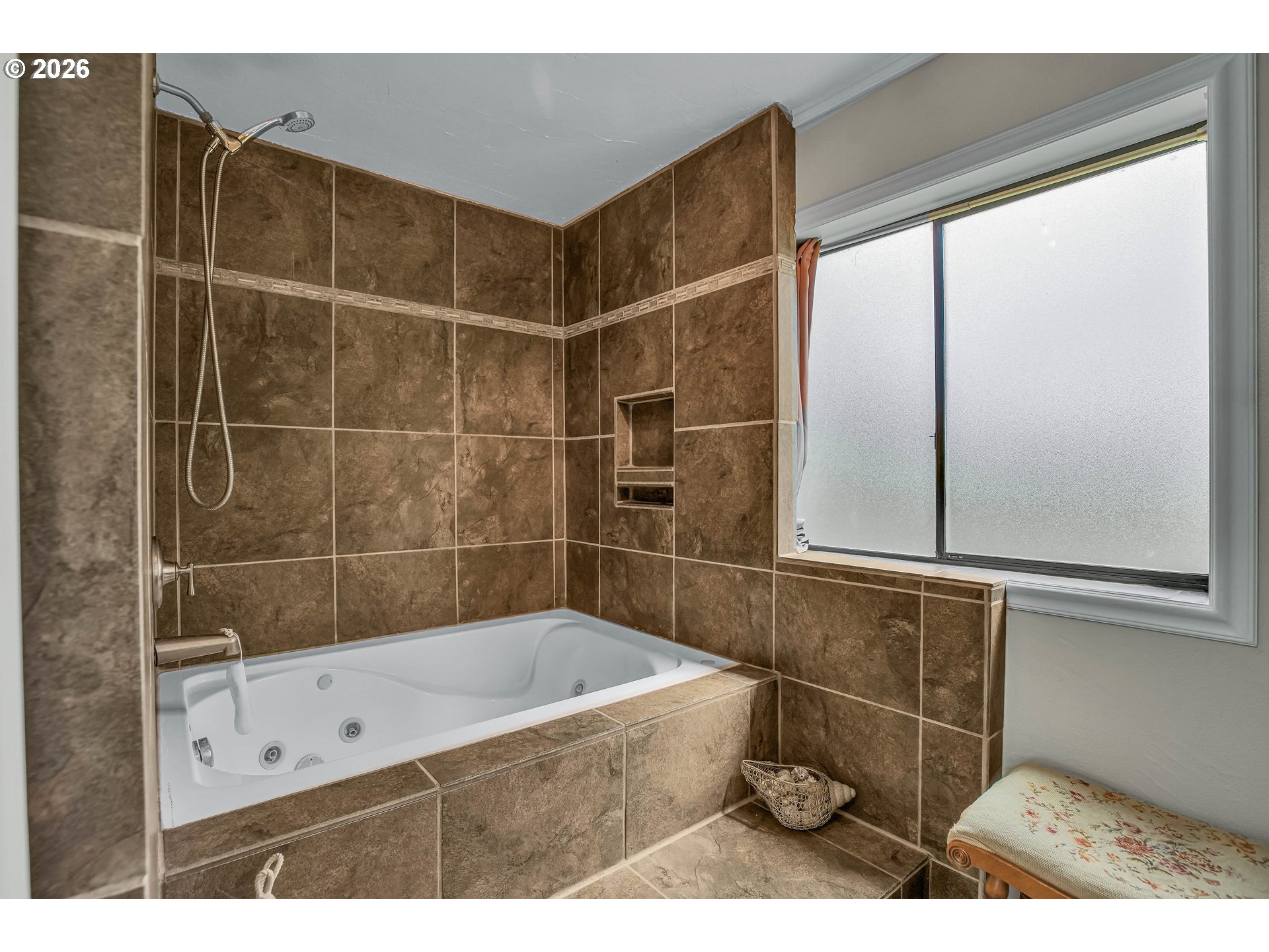 64951 Olson Road Deer Island, OR 97054 - Photo 25 of 46 Owner's Suite Bathroom