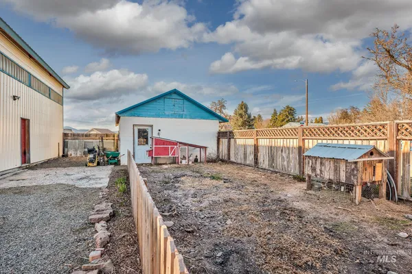 $362,000 | 320 South Superior Street, Cambridge, ID 83610