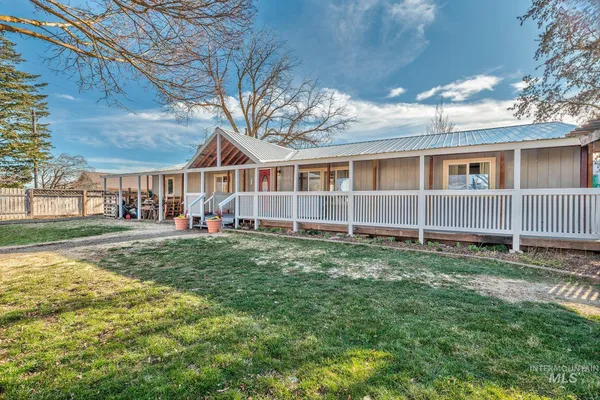 $362,000 | 320 South Superior Street, Cambridge, ID 83610