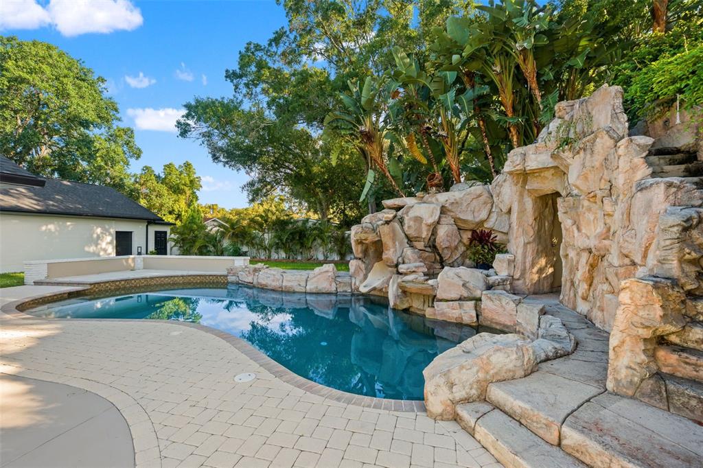 2521 Lake Ellen Drive Tampa, FL 33618 - Photo 39 of 54