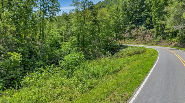 $285,000 | 16 North Old Nc Highway 16, Millers Creek, NC 28651