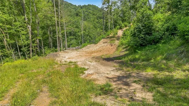 $285,000 | 16 North Old Nc Highway 16, Millers Creek, NC 28651