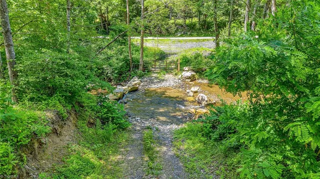 $285,000 | 16 North Old Nc Highway 16, Millers Creek, NC 28651
