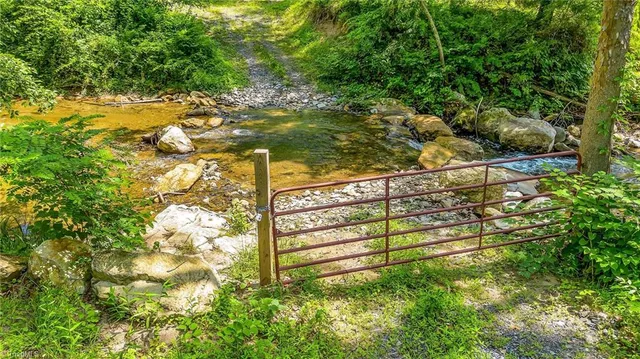 $285,000 | 16 North Old Nc Highway 16, Millers Creek, NC 28651