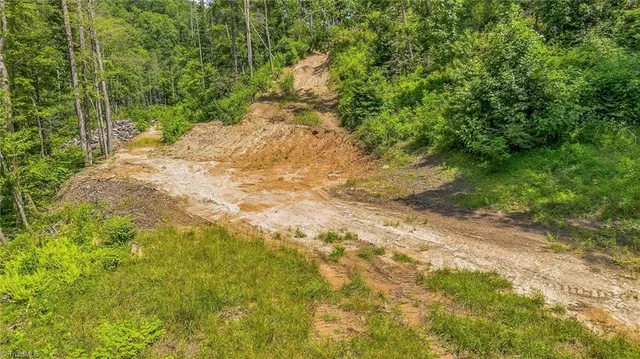 $285,000 | 16 North Old Nc Highway 16, Millers Creek, NC 28651