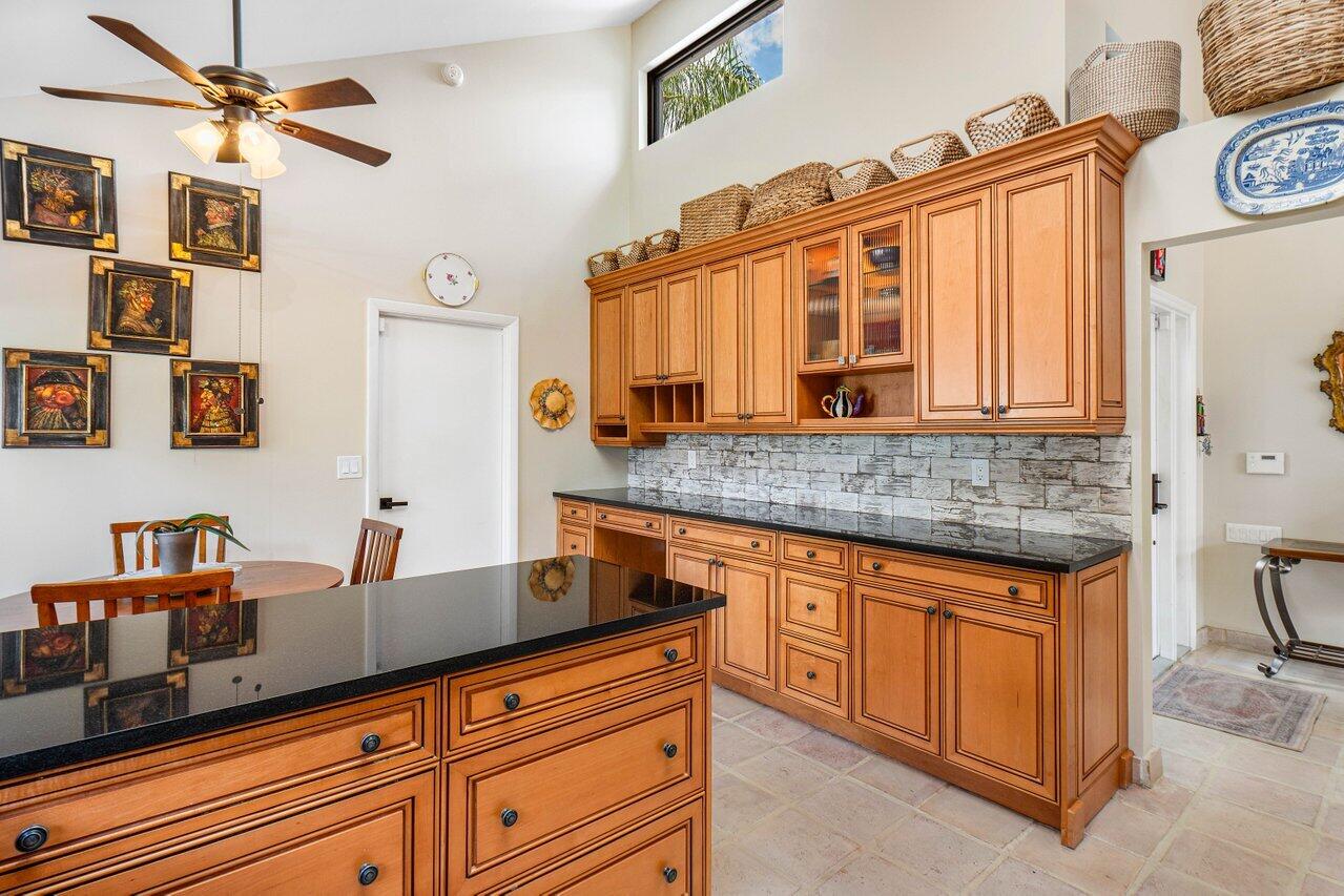 17468 Vía Capri Boca Raton, FL 33496 - Photo 12 of 43 Kitchen