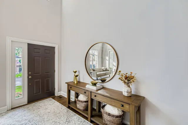 a view of a livingroom with furniture