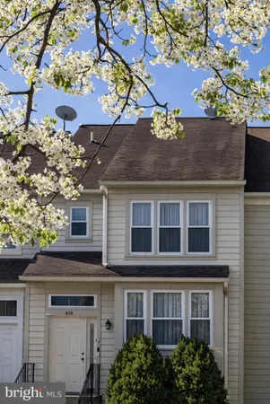 $2,850 | 459 Virginia Avenue, Herndon, VA 20170