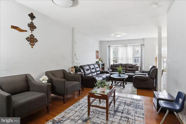 $2,850 | 459 Virginia Avenue, Herndon, VA 20170