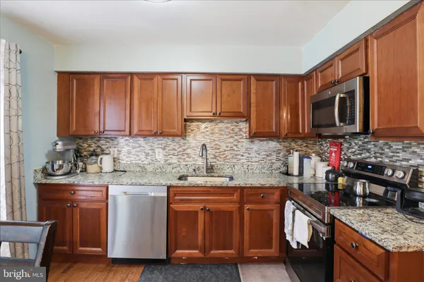 $2,850 | 459 Virginia Avenue, Herndon, VA 20170