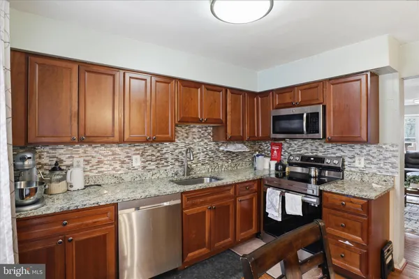 $2,850 | 459 Virginia Avenue, Herndon, VA 20170