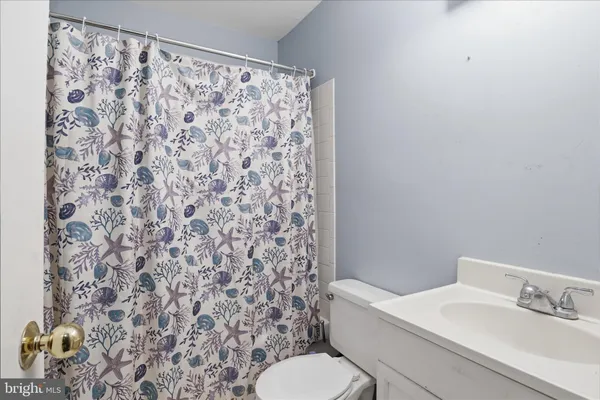 $2,850 | 459 Virginia Avenue, Herndon, VA 20170