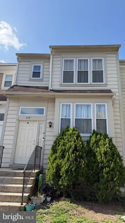 $2,850 | 459 Virginia Avenue, Herndon, VA 20170