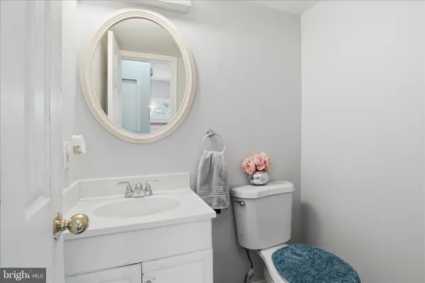 $2,850 | 459 Virginia Avenue, Herndon, VA 20170