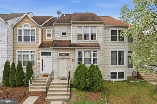 $2,850 | 459 Virginia Avenue, Herndon, VA 20170