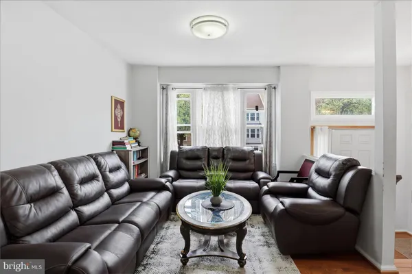 $2,850 | 459 Virginia Avenue, Herndon, VA 20170