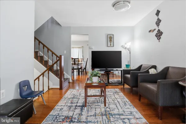 $2,850 | 459 Virginia Avenue, Herndon, VA 20170