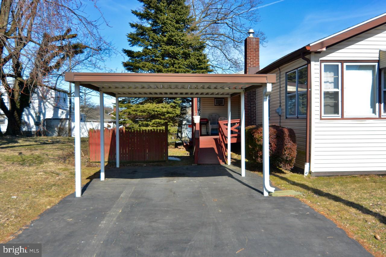 1435 Fern Avenue Reading, PA 19607 - Photo 4 of 22