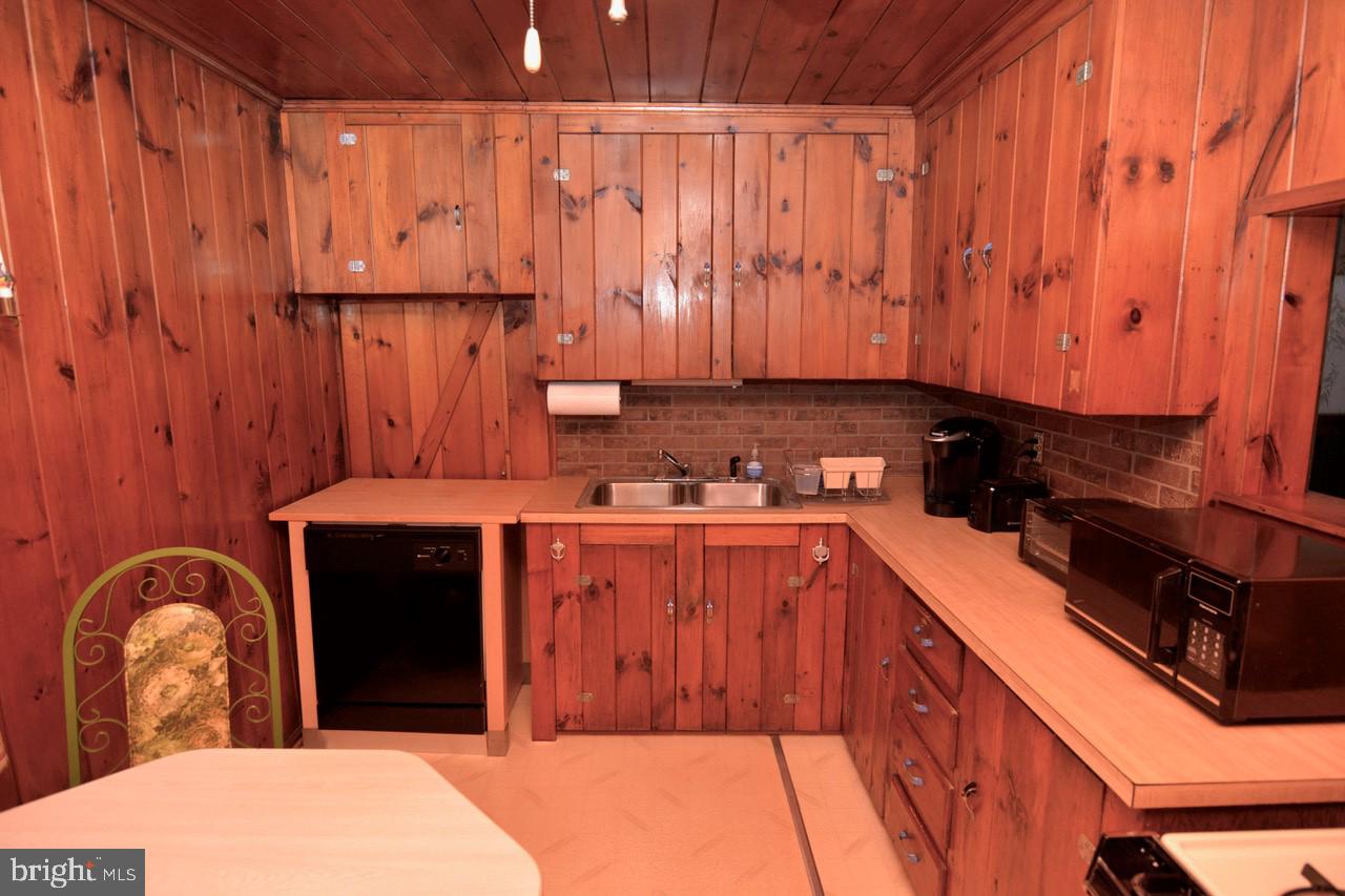 1435 Fern Avenue Reading, PA 19607 - Photo 10 of 22