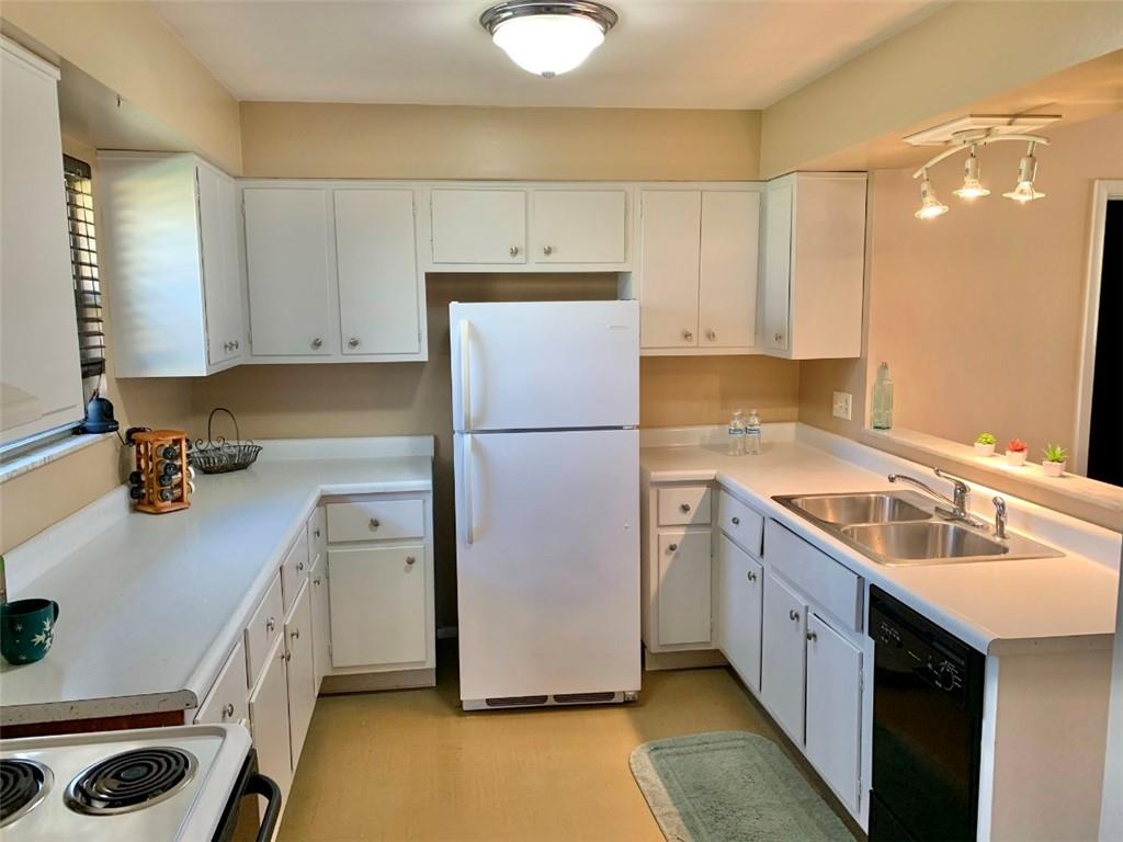 7961 Taunton Road Indianapolis, IN 46260 - Photo 5 of 19 Gallery Image 5