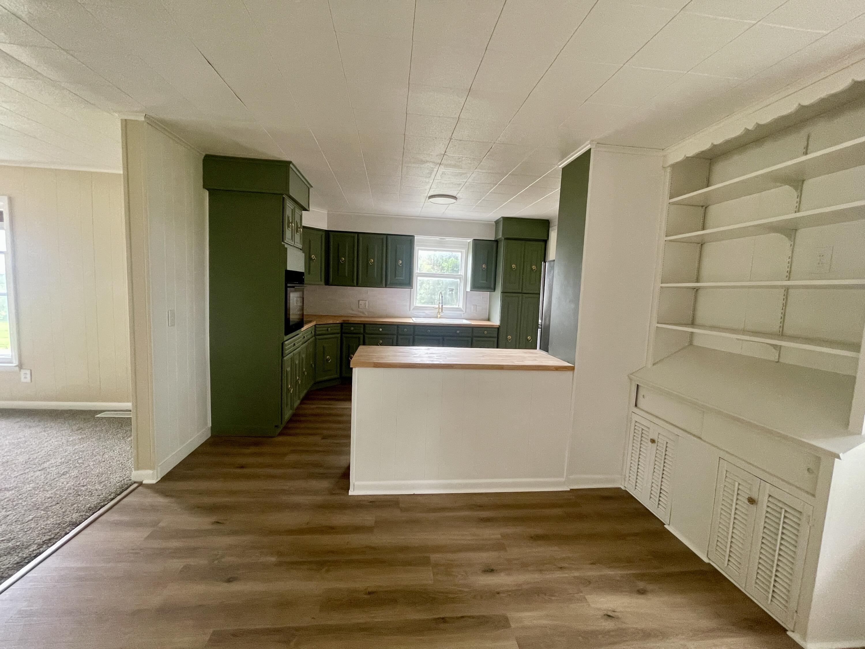 4055 West Monroe Road Alma, MI 48801 - Photo 17 of 31 Dining and Kitchen