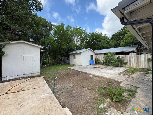 $1,250 | 1209 Raymond Street, Seguin, TX 78155