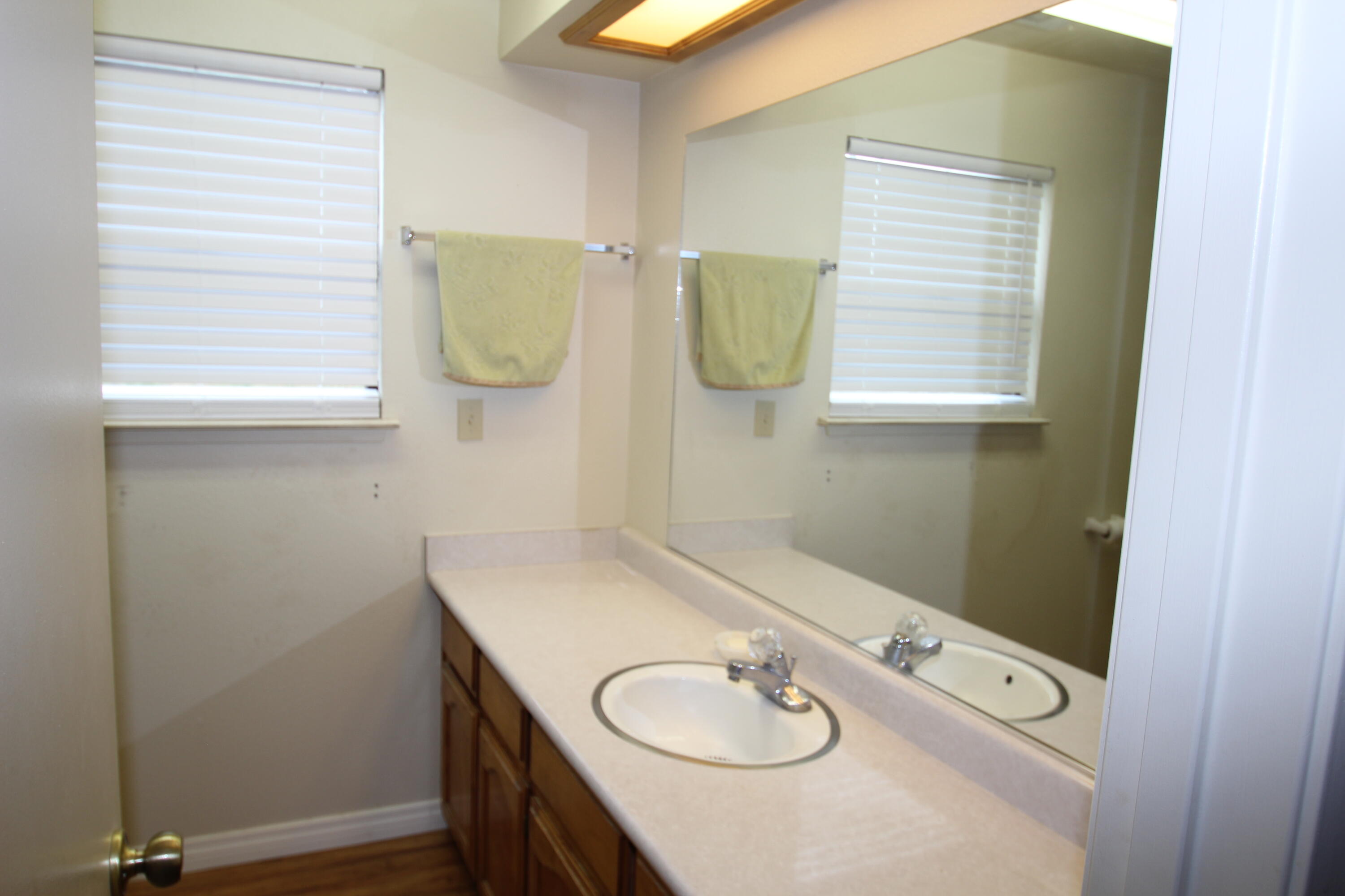 265 Pierpoint Drive Springville, CA 93265 - Photo 14 of 49 Master bath