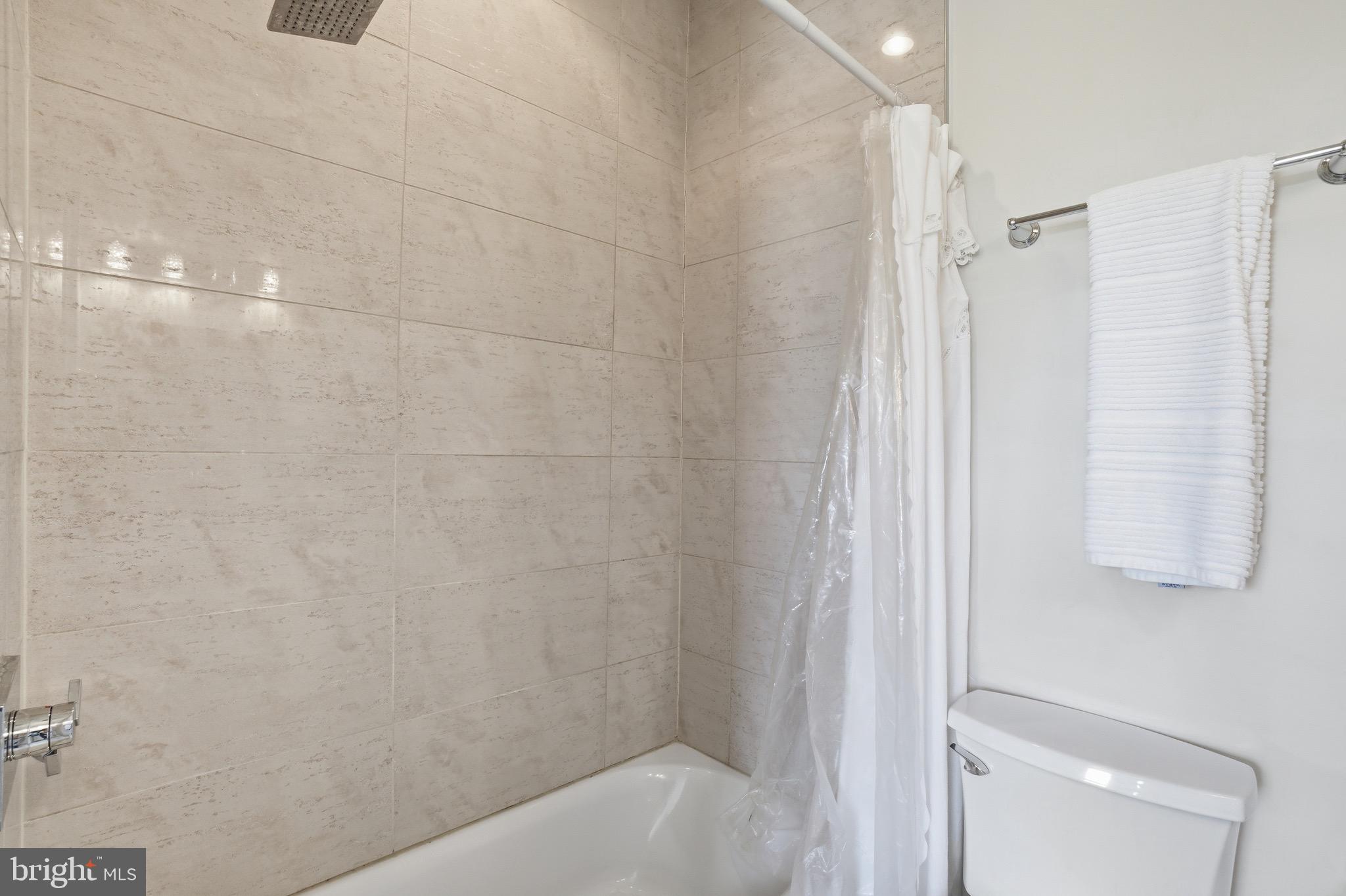 220 P Street Northwest, Unit 4 Washington, DC 20001 - Photo 25 of 44 Bath shoer